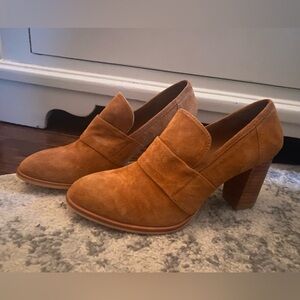 Able leather shoes. NWOT. Size 8.5. Tan, no flaws, stacked heel.